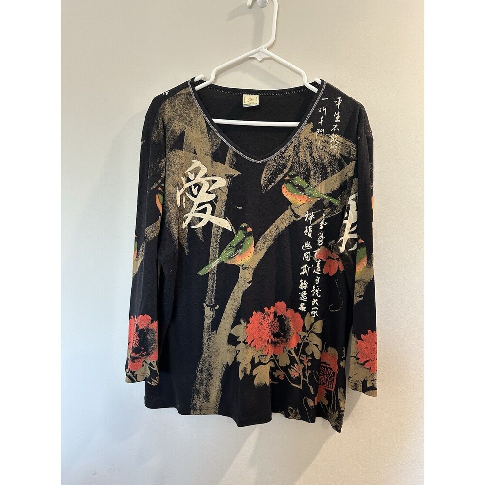 Jess & Jane Love Bird XL Japan Bird Floral Characters V Neck